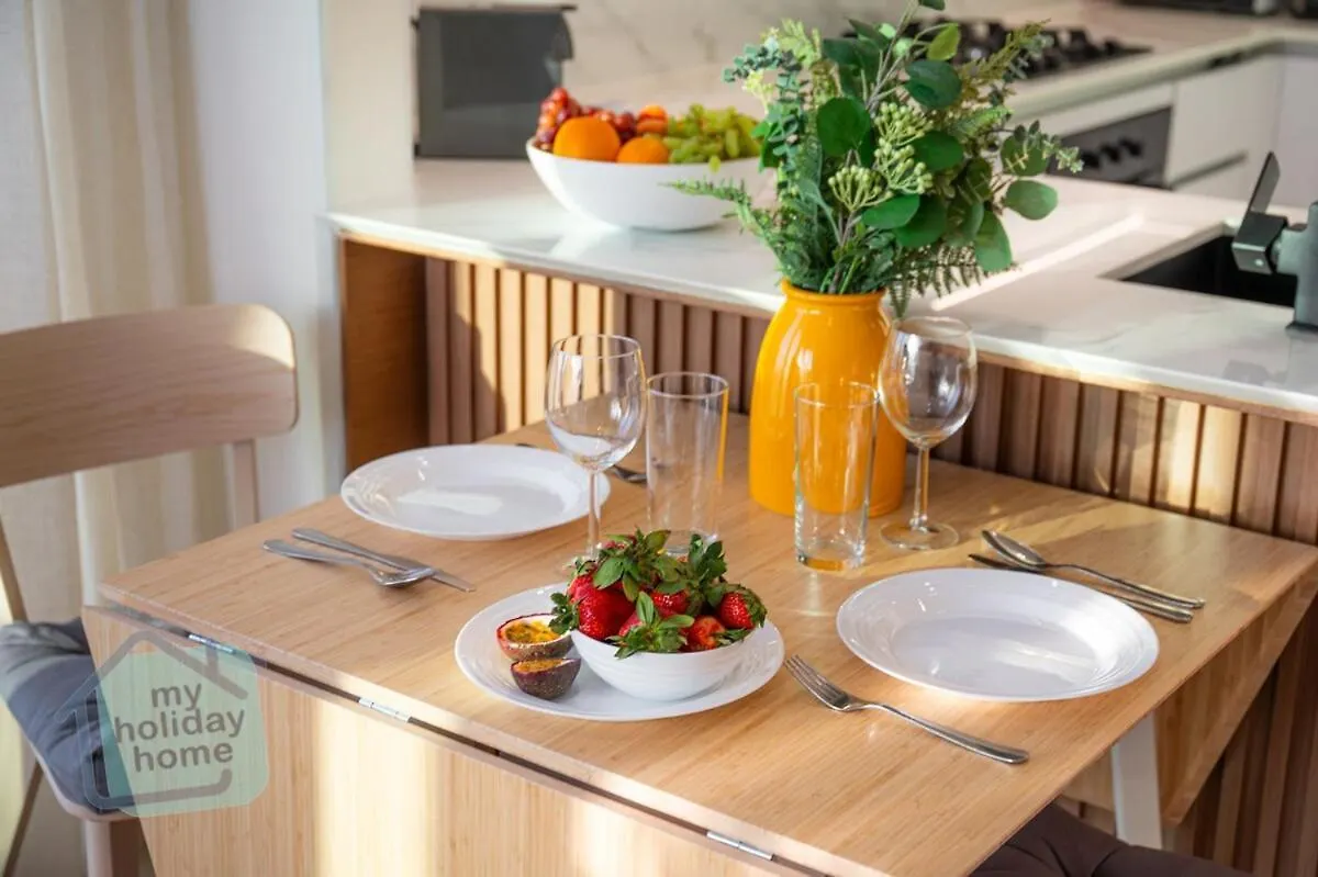 Fully Furnished With Stunning Panoramic View 0*, 두바이